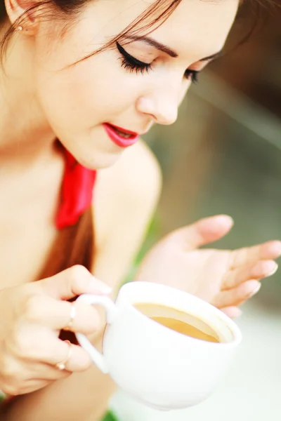Kadın kahve ile — Stok fotoğraf