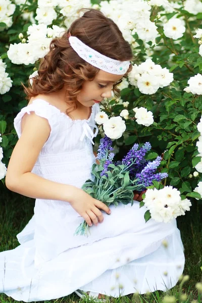 Girl on white rose garden — Stock Photo, Image