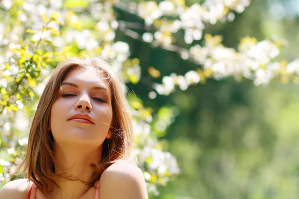 Mujer soñando —  Fotos de Stock