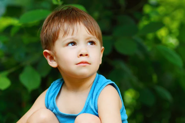 Niño al aire libre — Foto de Stock