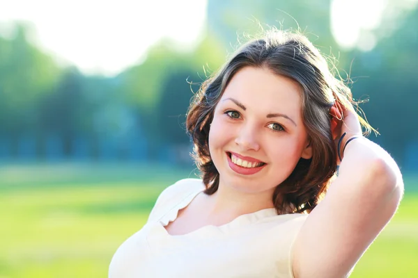 Glückliche Frau — Stockfoto