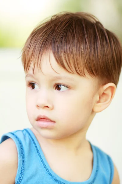 Niño al aire libre — Foto de Stock