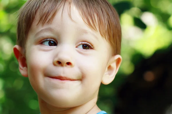 Malý chlapec se smíchem — Stock fotografie