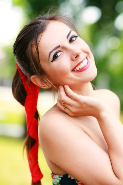 Young woman outdoor — Stock Photo, Image