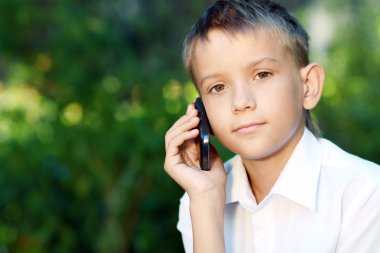 Çocuk cep telefonu ile on yıl