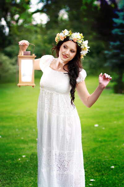 Загорается свет
