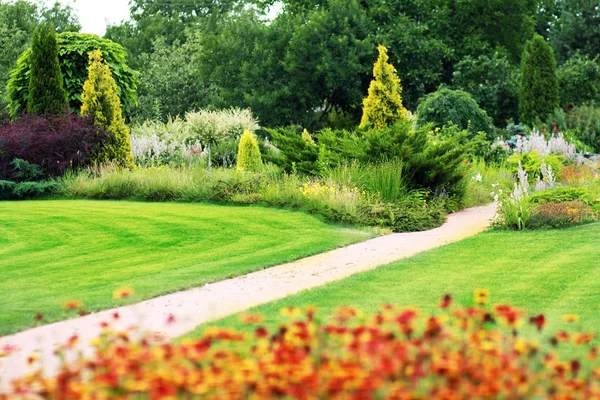 Tranquillo giardino — Foto Stock