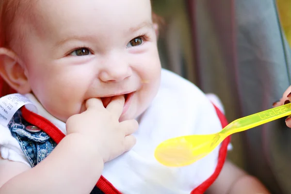 Child eating — Stock Photo, Image