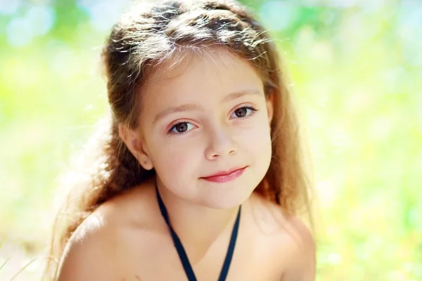 Niña en el prado — Foto de Stock