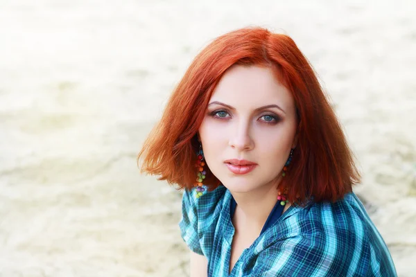 Kızıl saçlı lwoman — Stok fotoğraf
