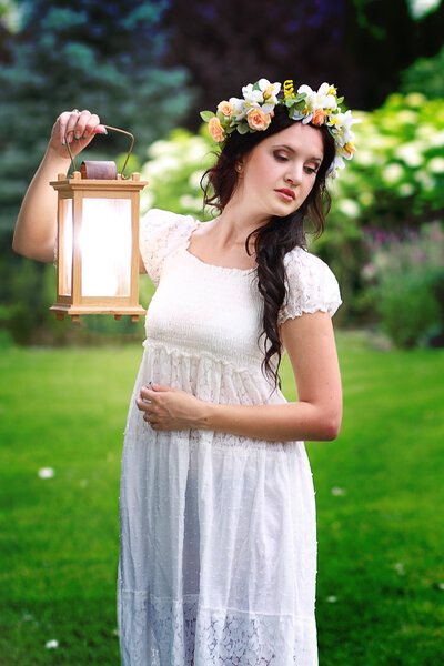 Загорается свет
