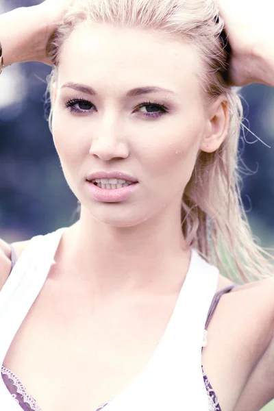 Blonde with wet hair — Stock Photo, Image