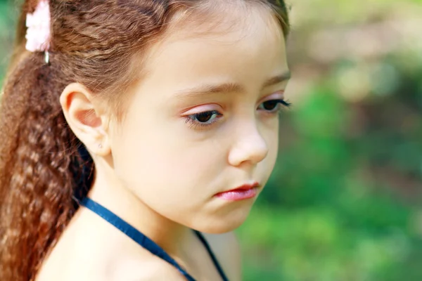 Несчастная маленькая девочка — стоковое фото