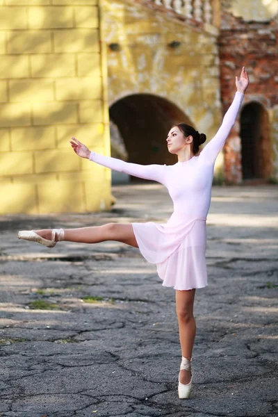 Ballerina all'aperto — Foto Stock