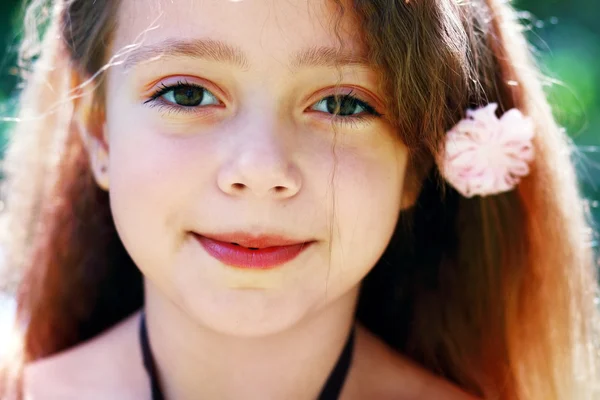 Little girl on the meadow — Stock Photo, Image