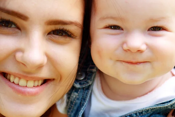 Madre y bebé —  Fotos de Stock