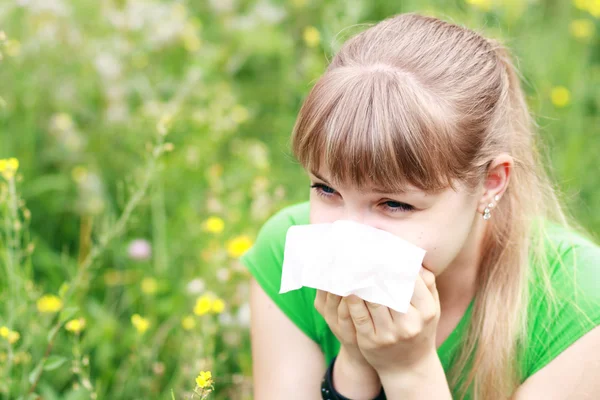 Young woman sneezing — Stock Photo, Image