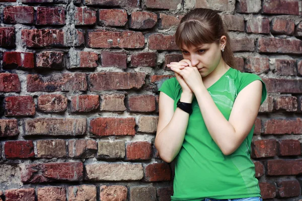 Traurige junge Frau — Stockfoto