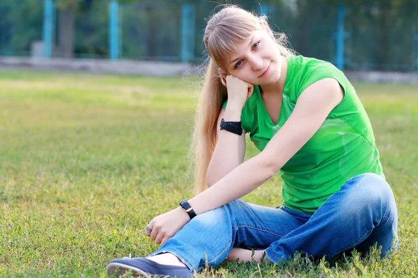 Blondes Mädchen — Stockfoto