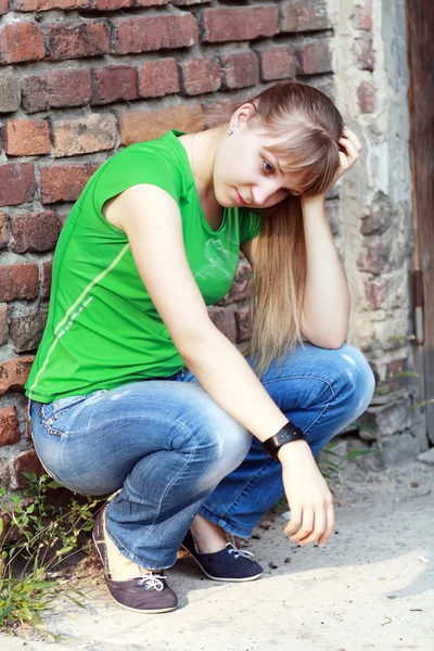 Ragazze con problemi all'aperto — Foto Stock