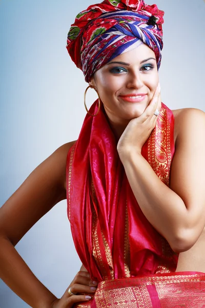 Mujer con turbante — Foto de Stock