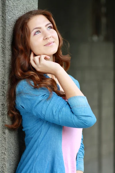 Gyönyörű tizenéves lány — Stock Fotó