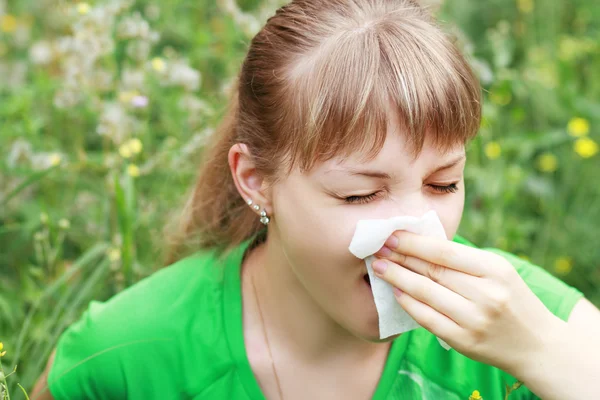 Young woman sneezing — Stock Photo, Image