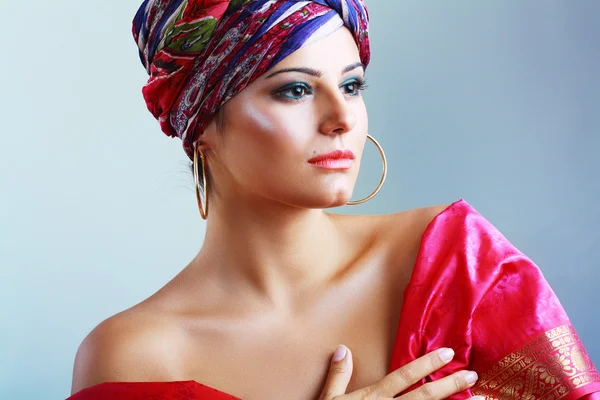 Frau im Turban — Stockfoto