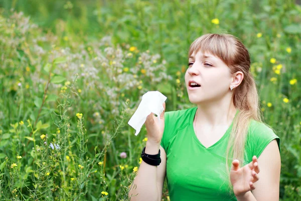 Young woman sneezing — Stock Photo, Image