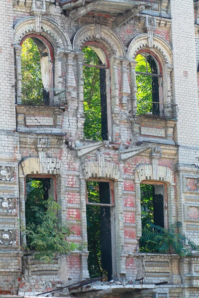 Opuszczony budynek fasada — Zdjęcie stockowe