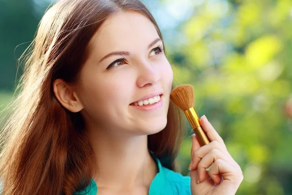 Girl with makeup brush — Stock Photo, Image