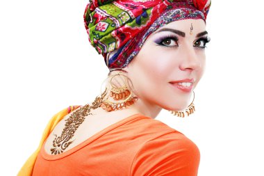 kadın portre boyalı mehandi desen