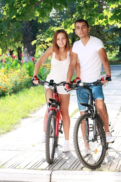 Couple with their bikes — Stock Photo, Image