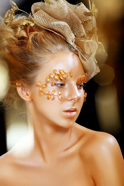 Gold Teen Fashion Girl — Stock Photo, Image