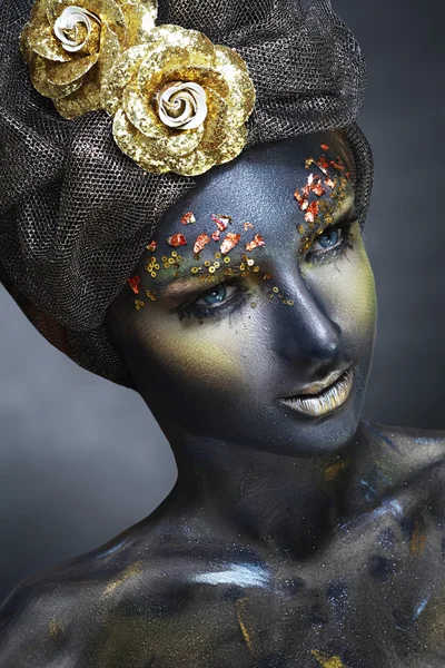 Vrouw met zwart gezicht — Stockfoto