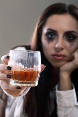 kadında depresyon içme alkol