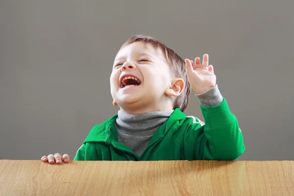 Küçük çocuk gülüyor — Stok fotoğraf