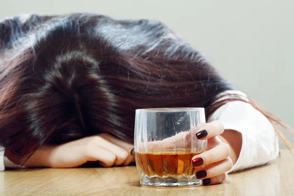 Woman holding drink and sleeping — Stock Photo, Image