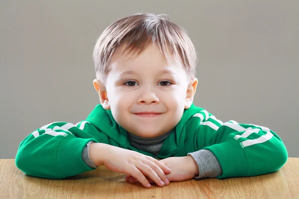 Gülümseyen küçük çocuk — Stok fotoğraf