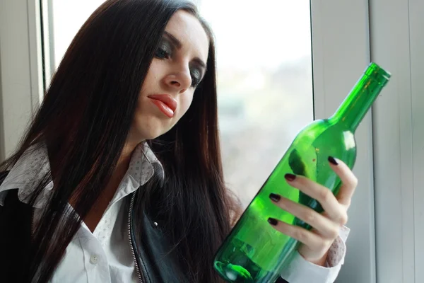 Woman in depression drinking alcohol — Stock Photo, Image