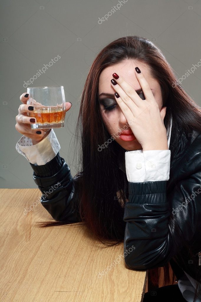 женщина алкоголь