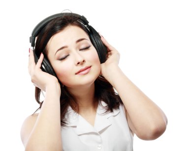 Müzik dinleyen kadın