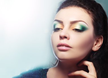 renkli makyaj ile karşı karşıya