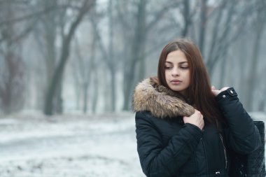 düşünceli bir genç kız