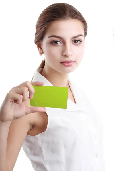 Mulher segurando um cartão verde em branco — Fotografia de Stock