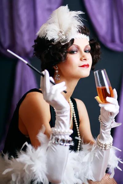 Frau im Retro-Flapper-Stil — Stockfoto