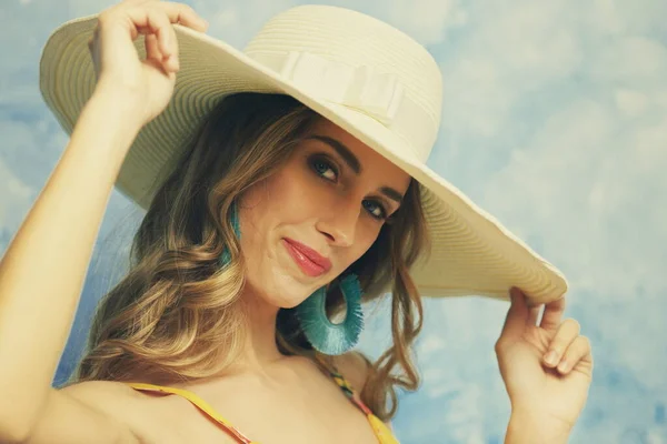 Portrait Beautiful Woman Wearing Straw Hat Smiling Posing Blue Color — Zdjęcie stockowe