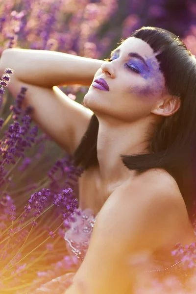 Creative Make Fashion Model Lavender Field — Stock fotografie