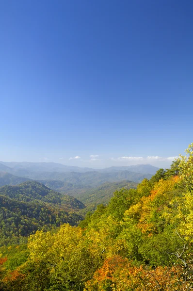 Cherohala Skyway in late October at the peak of the Autumn leaf color season. — Stock Photo, Image