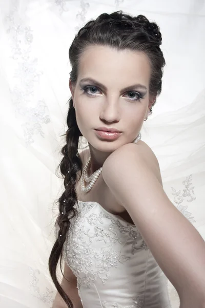 Modell im Brautkleid — Stockfoto